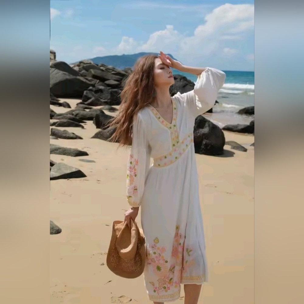 Elegant White Floral Maxi Dress - Picture 4 of 10